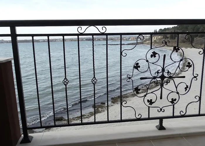 Апартхотел Akrotiria Complex